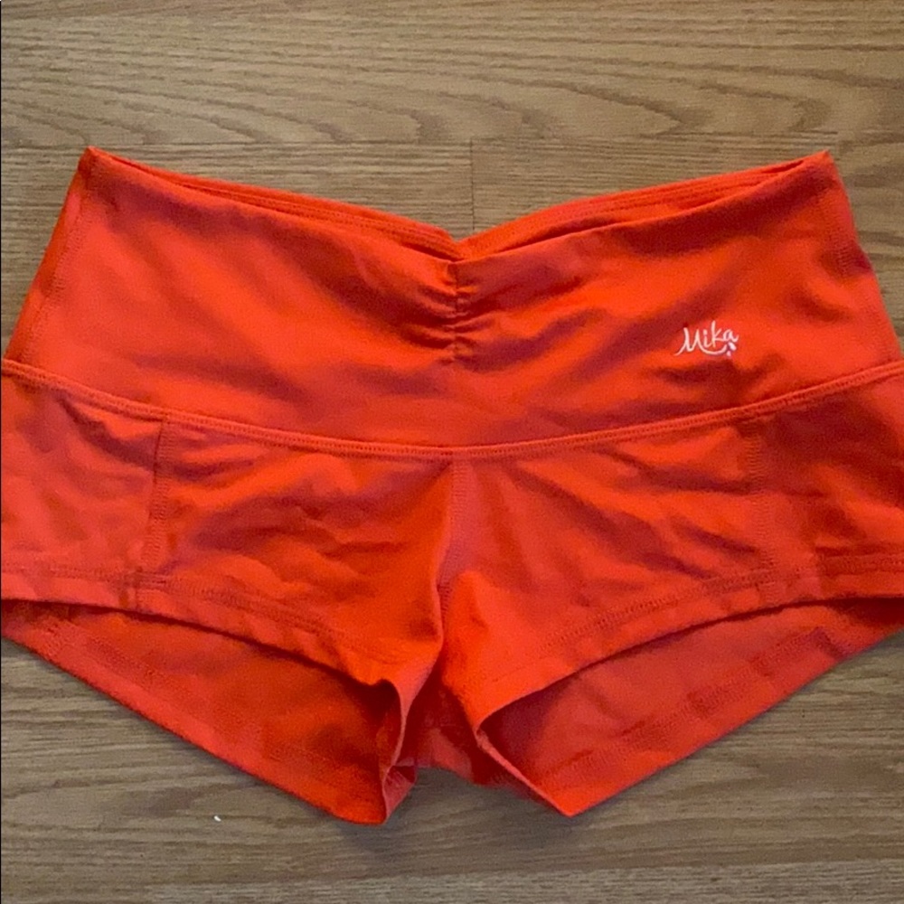 Mika yoga short
